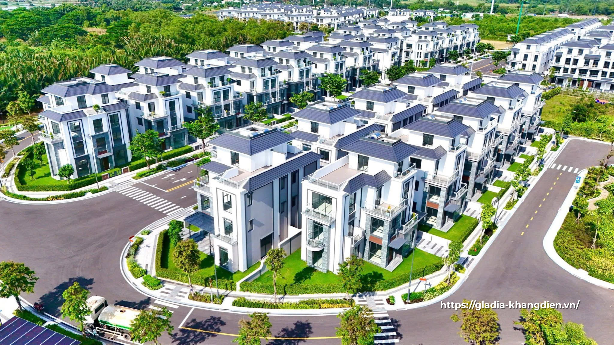 Không gian xanh mát tại Gladia Khang Điền.